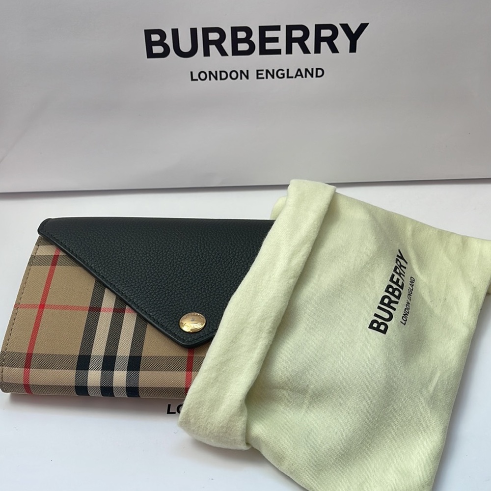 Burberry Vintage Check and Leather wallet with Detachable strap - Picture 13 of 16